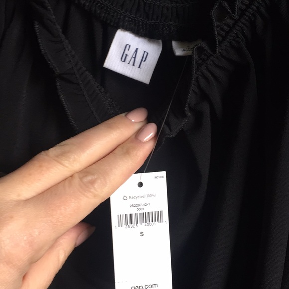 Adorable Black 🖤 shirred Top by Gap - Picture 4 of 5
